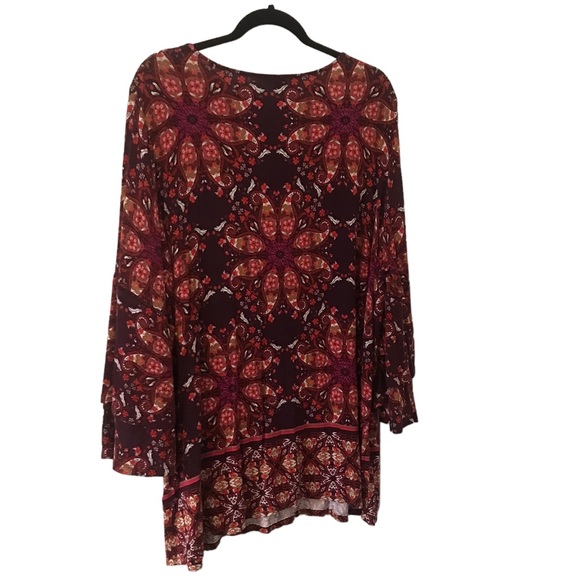 Rose + Olive 2X v-neck blouse - Picture 2 of 7